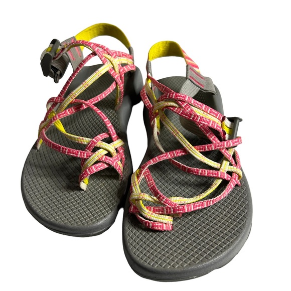 womens pink chacos